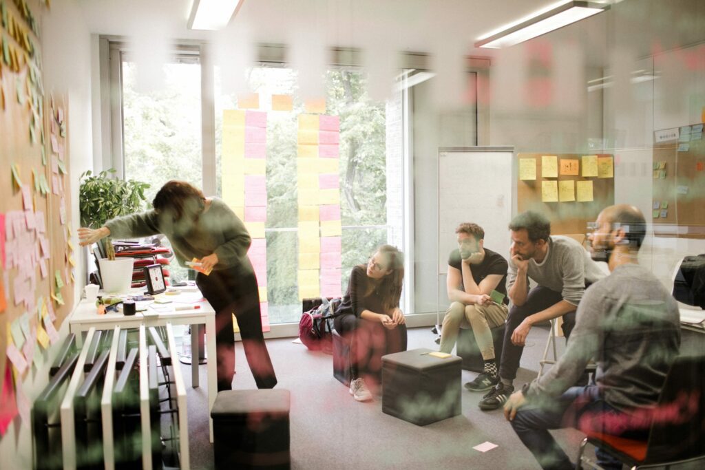 Die Design Thinking Challenge vom MTH Accelerator im Medieninnovationszentrum (MIZ) in Kooperation mit der HPI Academy und gefördert vom BMWK